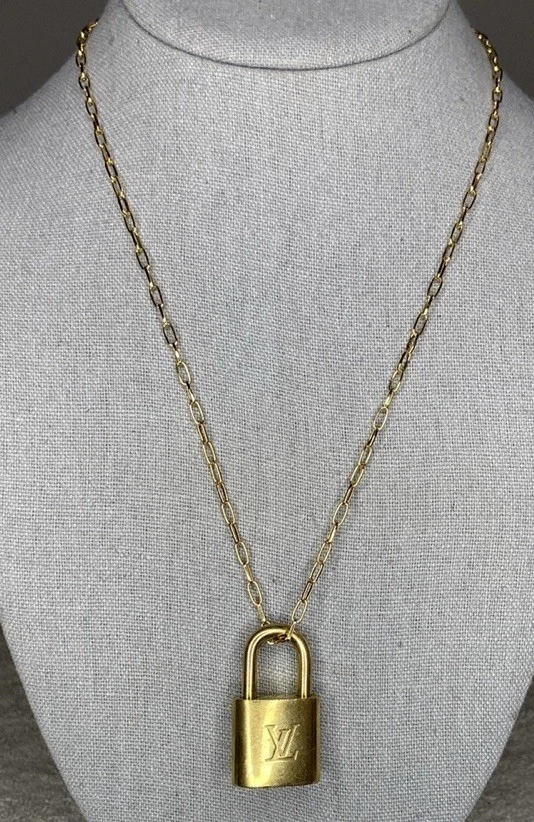 LOUIS VUITTON（LV） Louis Vuitton #318 Collana Lucchetto con Collana Fermacarte Placcata Oro 14kt (20")