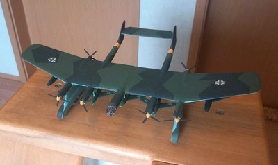 Daimler Benz Gigant Projekt Project Bomber B (E + F) modelliert in 1:144 - RAR !