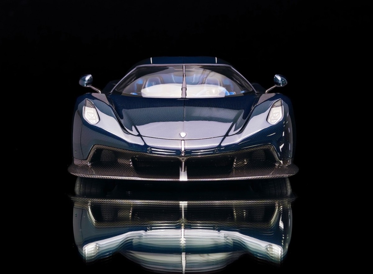 1/18 FrontiArt Koenigsegg Jesko Absolut in Blue Carbon Carbon Base