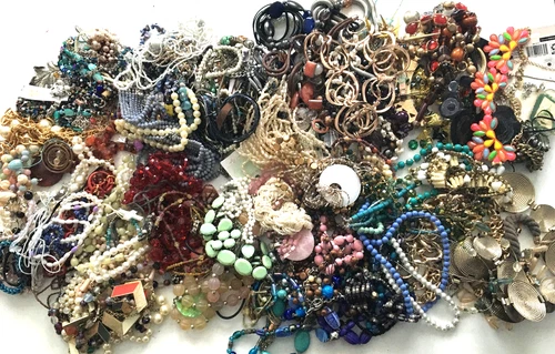 14 Lbs+ HUGE Vtg Costume to Fashion Jewelry lot Necklace Bead Chain UNSORTED