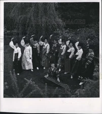 1967 Press Photo Korean dancers prepare for the Milwaukee Holiday Folk Fair