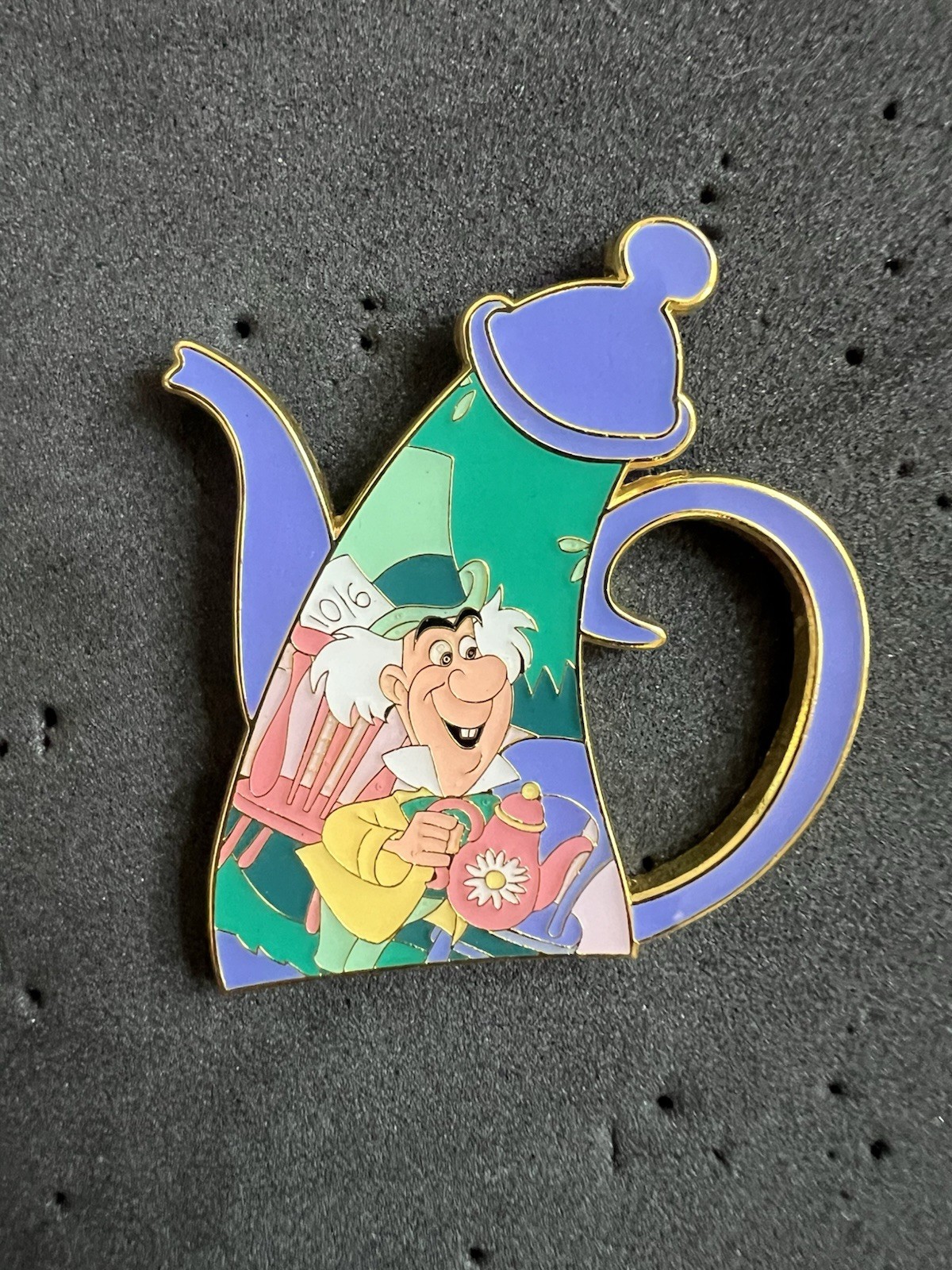 READ — Loungefly Alice In Wonderland Teacup Puzzle Mad Hatter Blind Box Pin