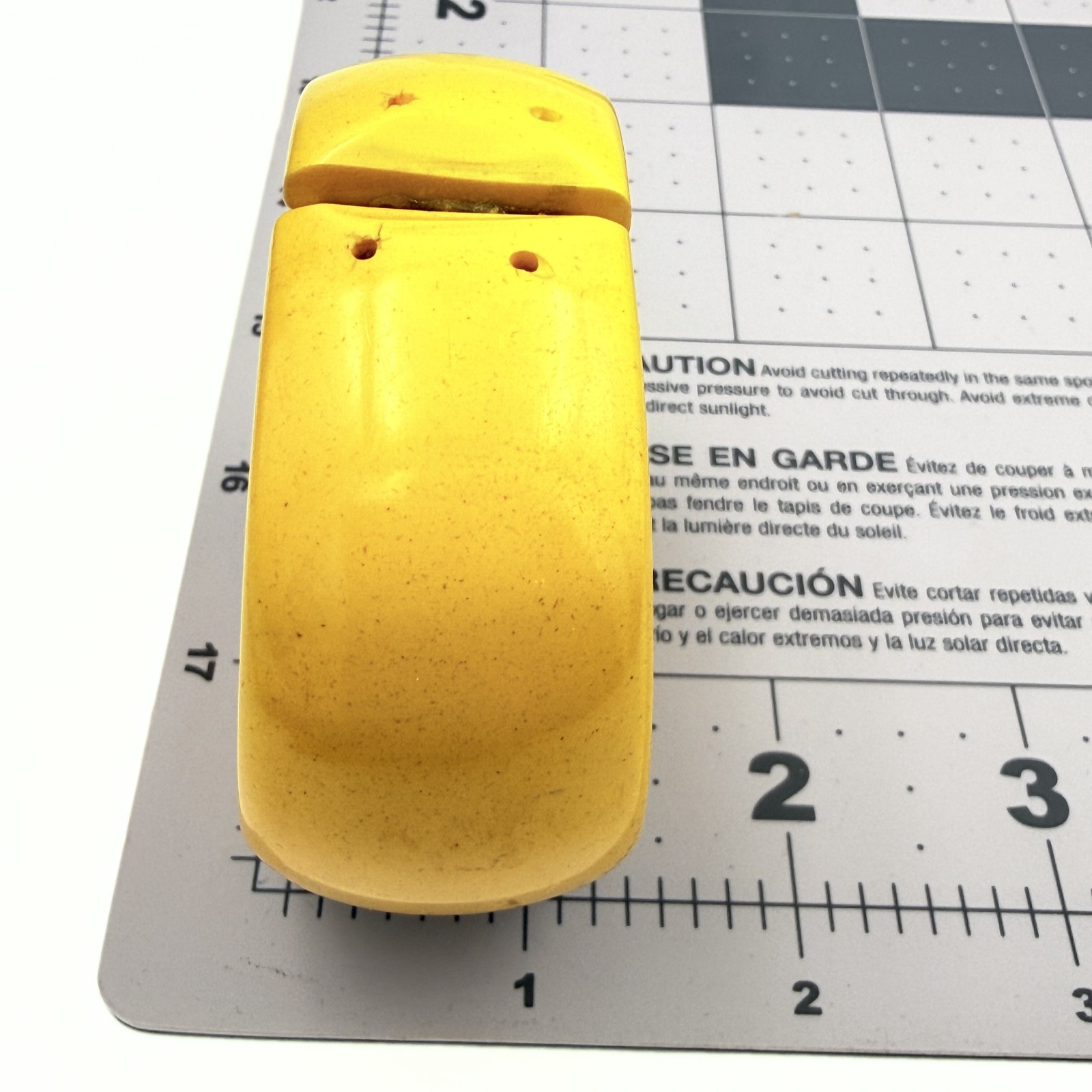 Charming Yellow Bakelite Interlocking Rings Clamp… - image 9