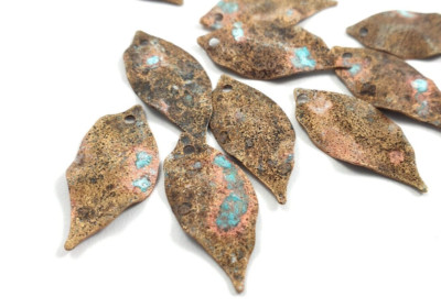 30pcs Texture Boho metal leaves Raw brass leaf Turquoise rustic blue patina 489A
