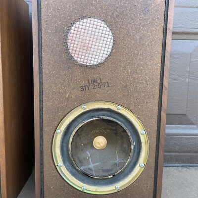 KLH MODEL Thirty-Two Walnut Speaker Pair 8-OHMS Made in USA | eBay