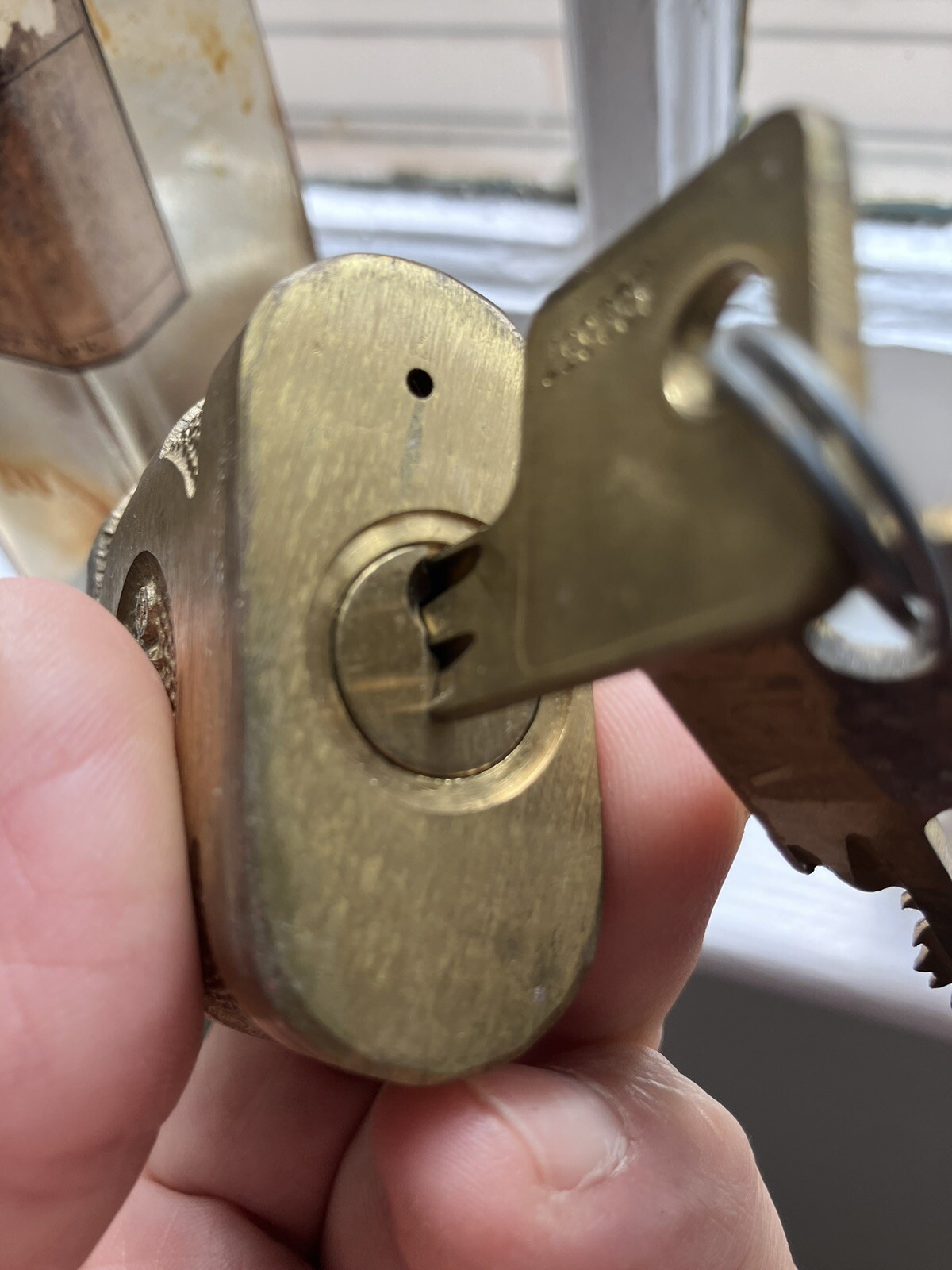 Yale Hardened Brass Pad Lock w/ 2 Keys Super Pin Tumbler Graphite Lube