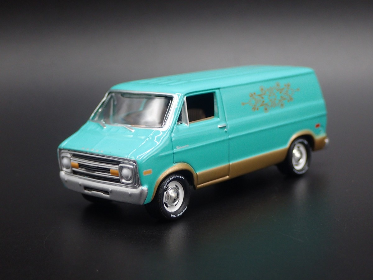 1976 76 DODGE TRADESMAN VAN WITH HITCH 1/64 SCALE