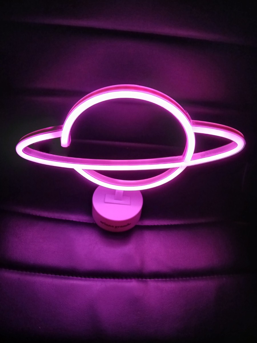 アリアナ・グランデ　非売品　ネオンデスクライト　ピンク ARIANA GRANDE NEON PINK DESK LAMP L/E BATTERY OPERATED LIGHT