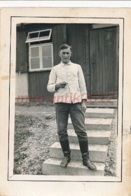Photo, RAD 3./225 Kirtorf 2, Arbeitsmann F.Hesse v.s. Barrack 2, 1941; 5026-366