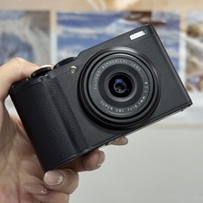 Fujifilm Fuji XF10 Black 24.2 MP Digital Camera English Black w/charger 90 new