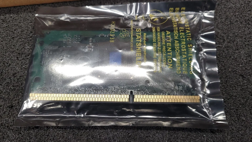 SL4C7 Intel Pentium III 600MHz 600/256/100/1.7V Slot 1 W/Heat Sink & Fan NOS - Image 3 of 4