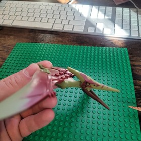 LEGO Jurassic World PTERODACTYL Minifigure Dinosaur Green Red Pteranodon. READ