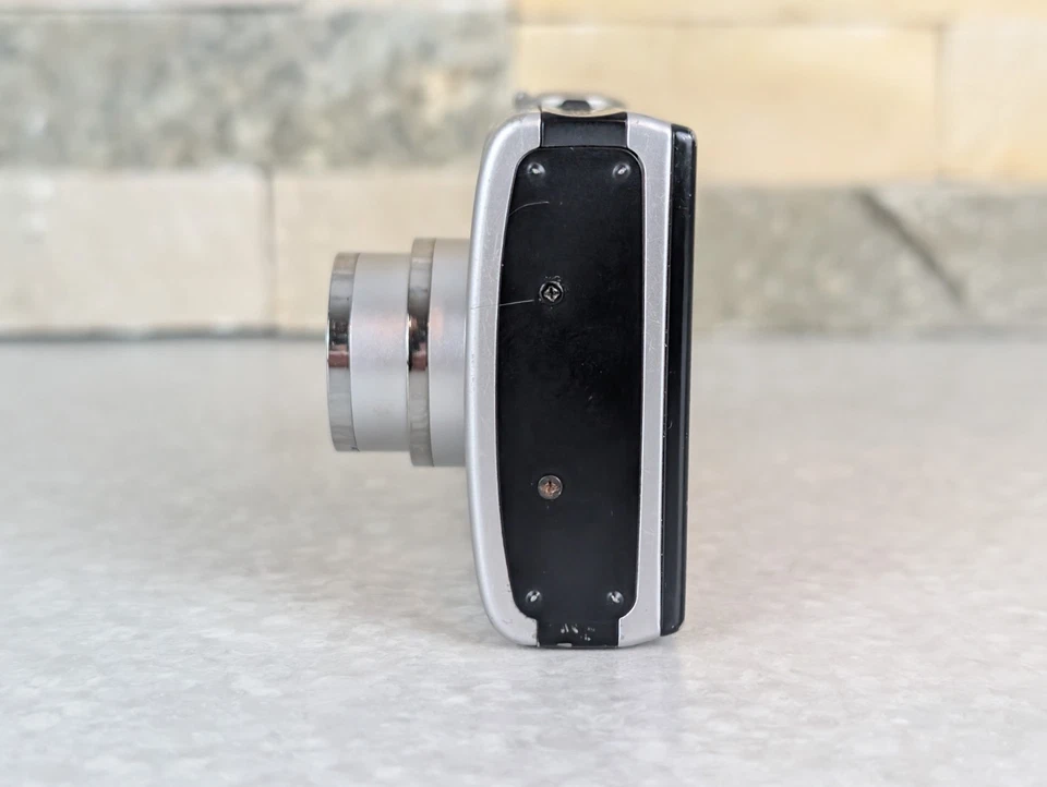 Canon PowerShot Digital ELPH SD870 IS 8.0MP Digital Camera black dot on screen 1 - Image 4 of 4