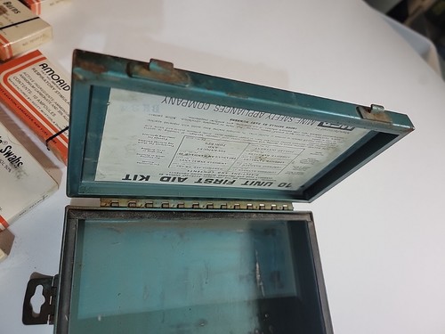 Halliburton Oil Company First Aid Kit With Content. - Picture 19 of 19