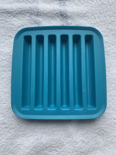 IKEA Ice Cube Trays - Set Of 2 - Silicone Stars And Water Bottle Ice - Picture 2 of 6