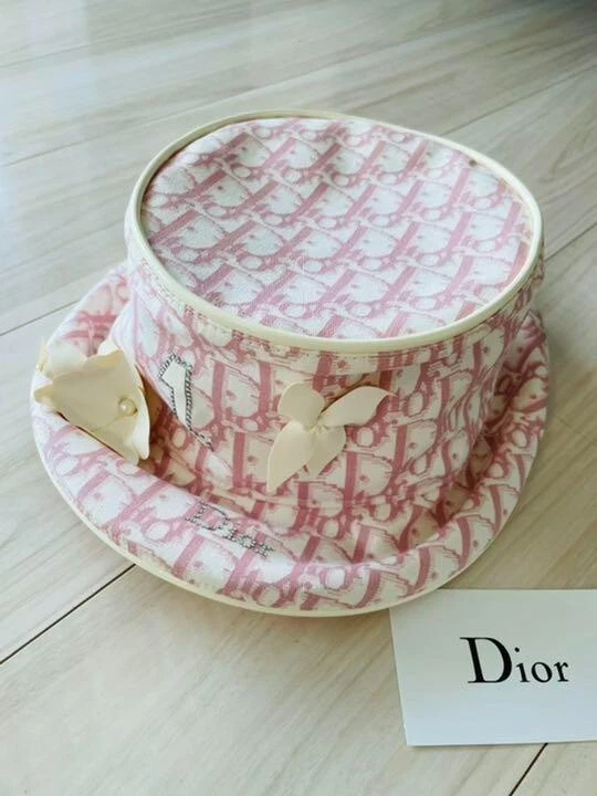 Chapeau Christian Dior trotteur rose presque comme neuf taille 58 France fabriqué au Japon