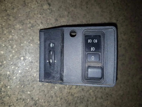 BMW 5 E34 Nebelscheinwerferschalter 8110498 2.50 Petrol 125kw 1990 33753402