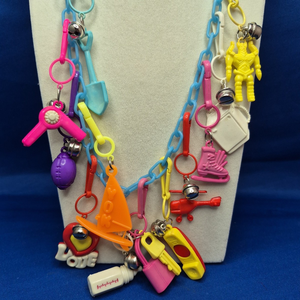 W*E様 ビンテージ アクセサリー セット Retro 1980s Plastic Bell Clip On Vintage 80's Charm Necklace w 12