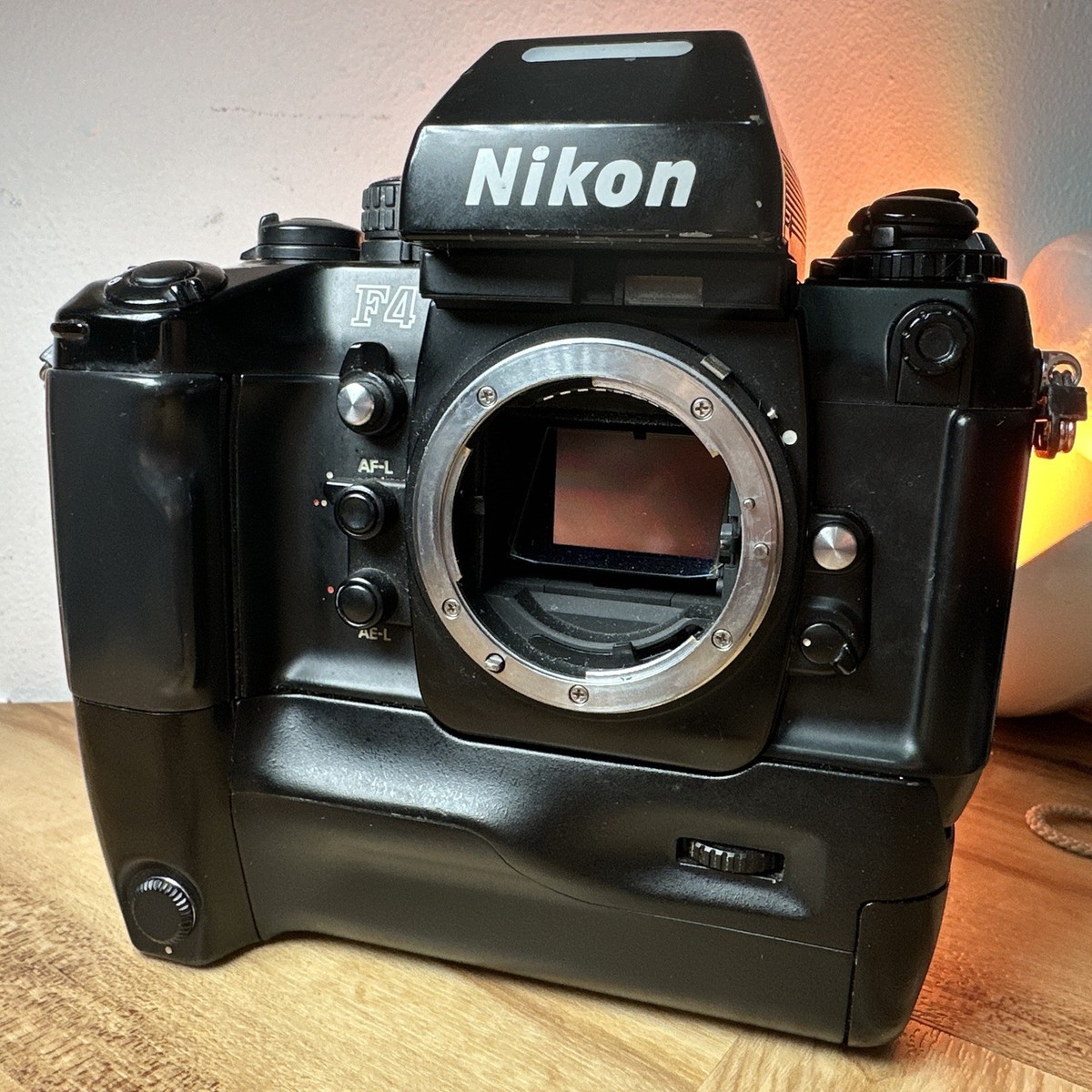 美品 Nikon F4 フィルムカメラ NIKON ニコン F4 フィルムカメラ 黒 F4 ニコン | 公式通販 C994 を出張買取
