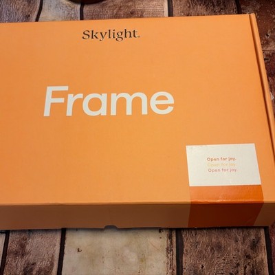 Skylight Frame 10 inch Wi-Fi Digital Picture Frame
