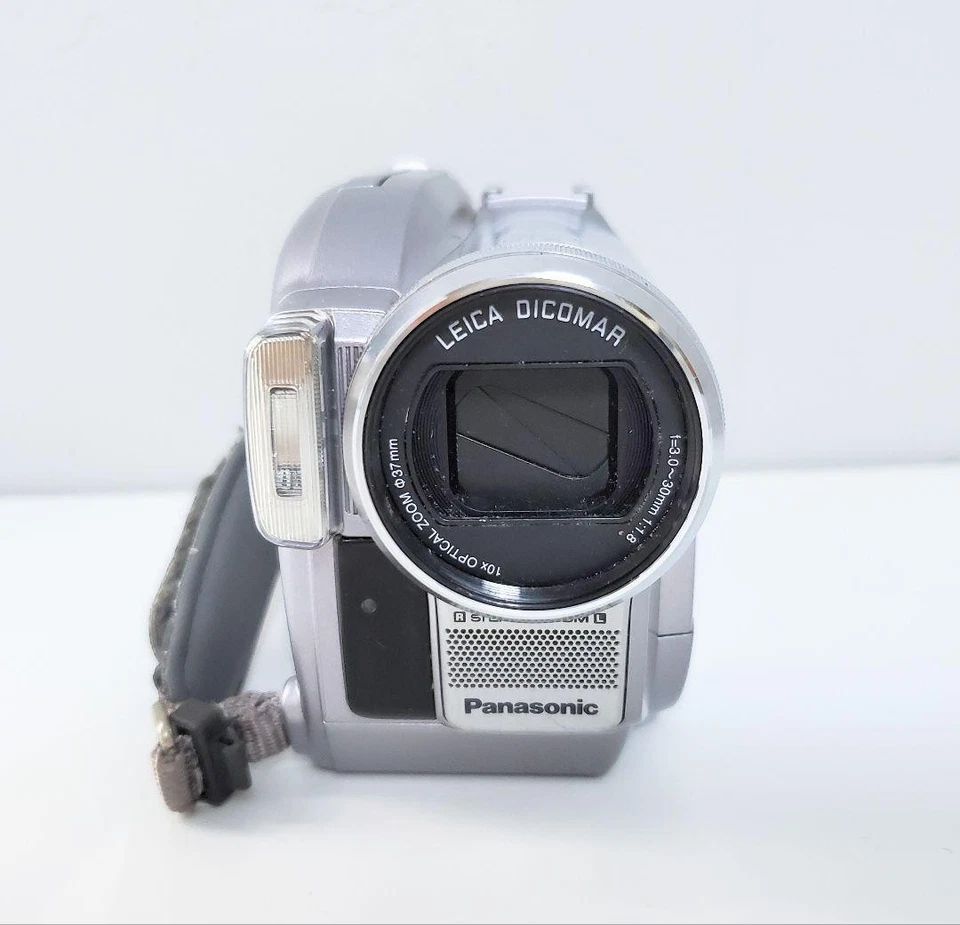 Panasonic VDR-D300 DVD Camcorder 3CCD 10x Optical Zoom Video Camera ,Beautiful - Image 3 of 4