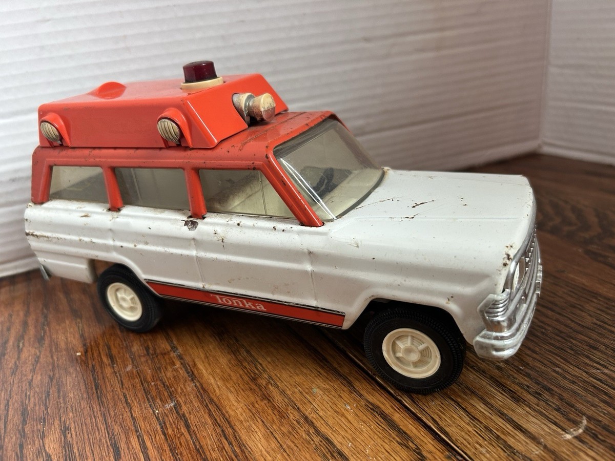 Vintage des années 1970 Tonka Jeep ambulance métal corps