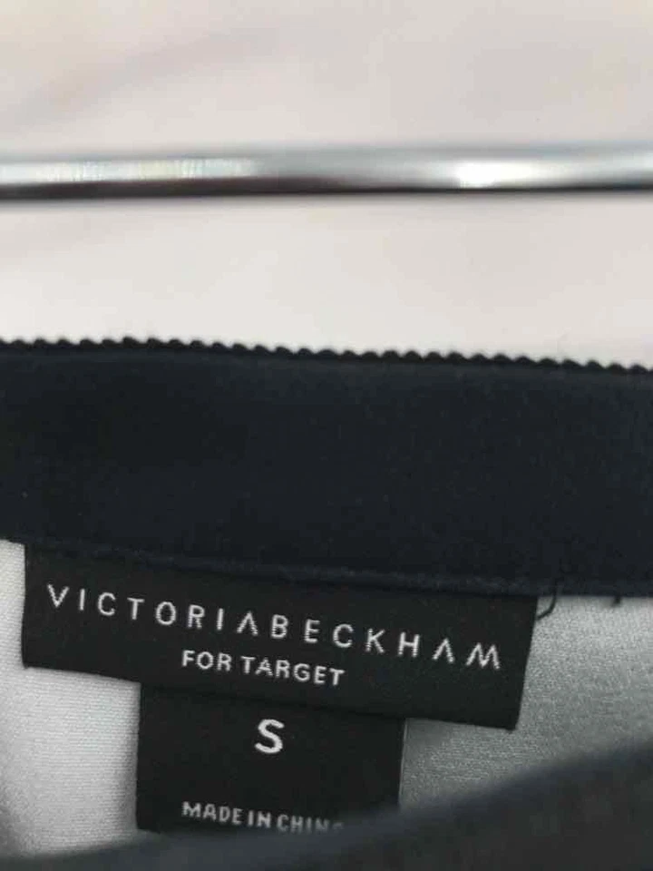 Falda midi floral Victoria Beckham For Target negra talla pequeña Foto 3 de 3