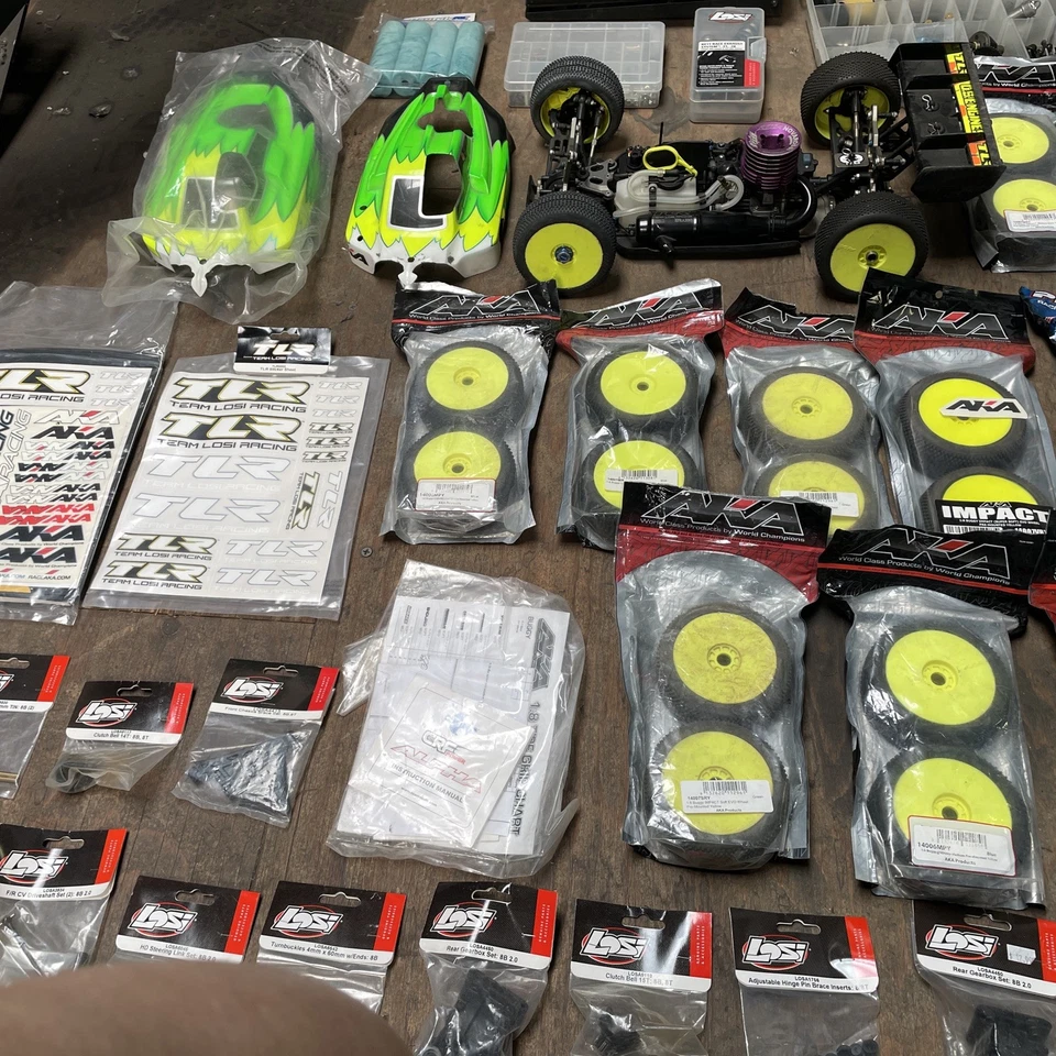 Team Losi Racing 8IGHT-X Nitro 1/8 Scale 4x4 Off-Road Buggy Full Race Kit - Image 3 of 4