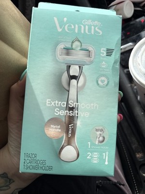 NEW Gillette Venus Deluxe Smooth Sensitive Women's Razor & 2 Cartridges