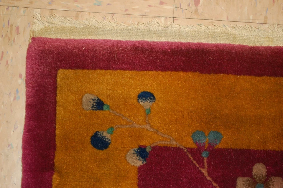 ALFOMBRA CHINA ANTIGUA DORADA ART DECO WALTER NICHOLS DÉCADA DE 1920 2' X 3'10" TINTE VEGETAL Foto 4 de 4