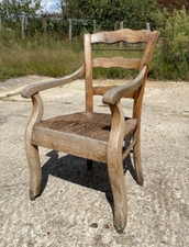 Vieux fauteuil en bois