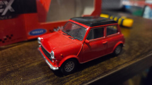 Mini Cooper 1300 Red 1:24 WELLY 22496R - Foto 3 di 5