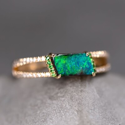Boulder Opal Split Shank Verlobungsring mit Pave Fassung Diamant 18K Gold