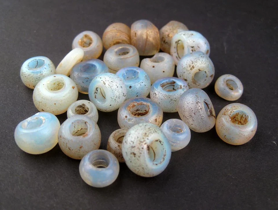 Antiguo abalorio lunar holandés de Etiopía 12 mm africano blanco redondo vidrio agujero grande Foto 2 de 4