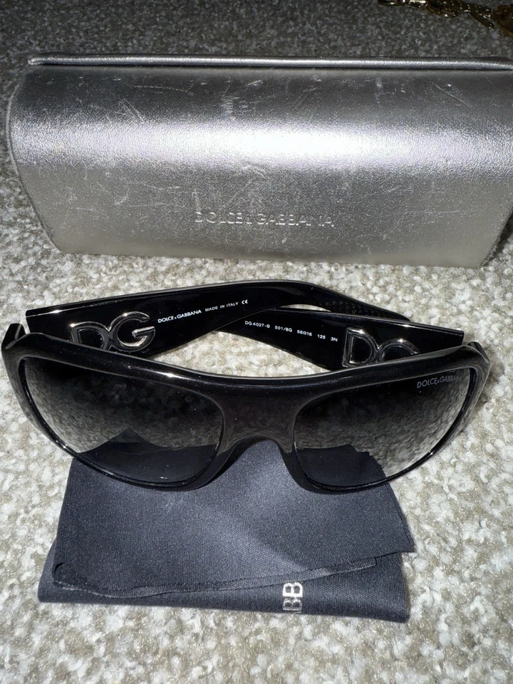 Gafas de sol Dolce and Gabanna con pedrería plateadas hechas en Italia Foto 2 de 4