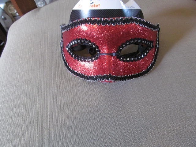 Sexy Red Masquerade Ball Eye Mask - Image 4 of 4