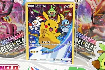 Pokemon Sword & Shield: Figure Collection - 4 Booster Packs for