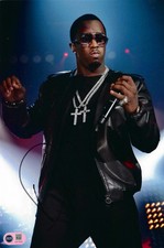 P DIDDY SIGNED RAPPER PUFF DADDY 12x8 PHOTO (ACG CERT AG17092)