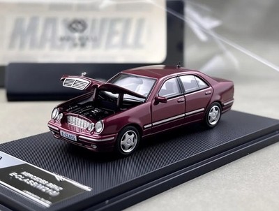Maxwell 1:64 Wine Red E320 W210 Classic Sedan Sports Model Diecast Metal Car