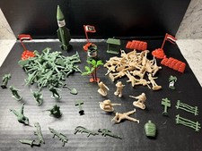 Lot of 54 Greenbrier Intl Army Figures Green  Tan Plastic Toy Soldiers  