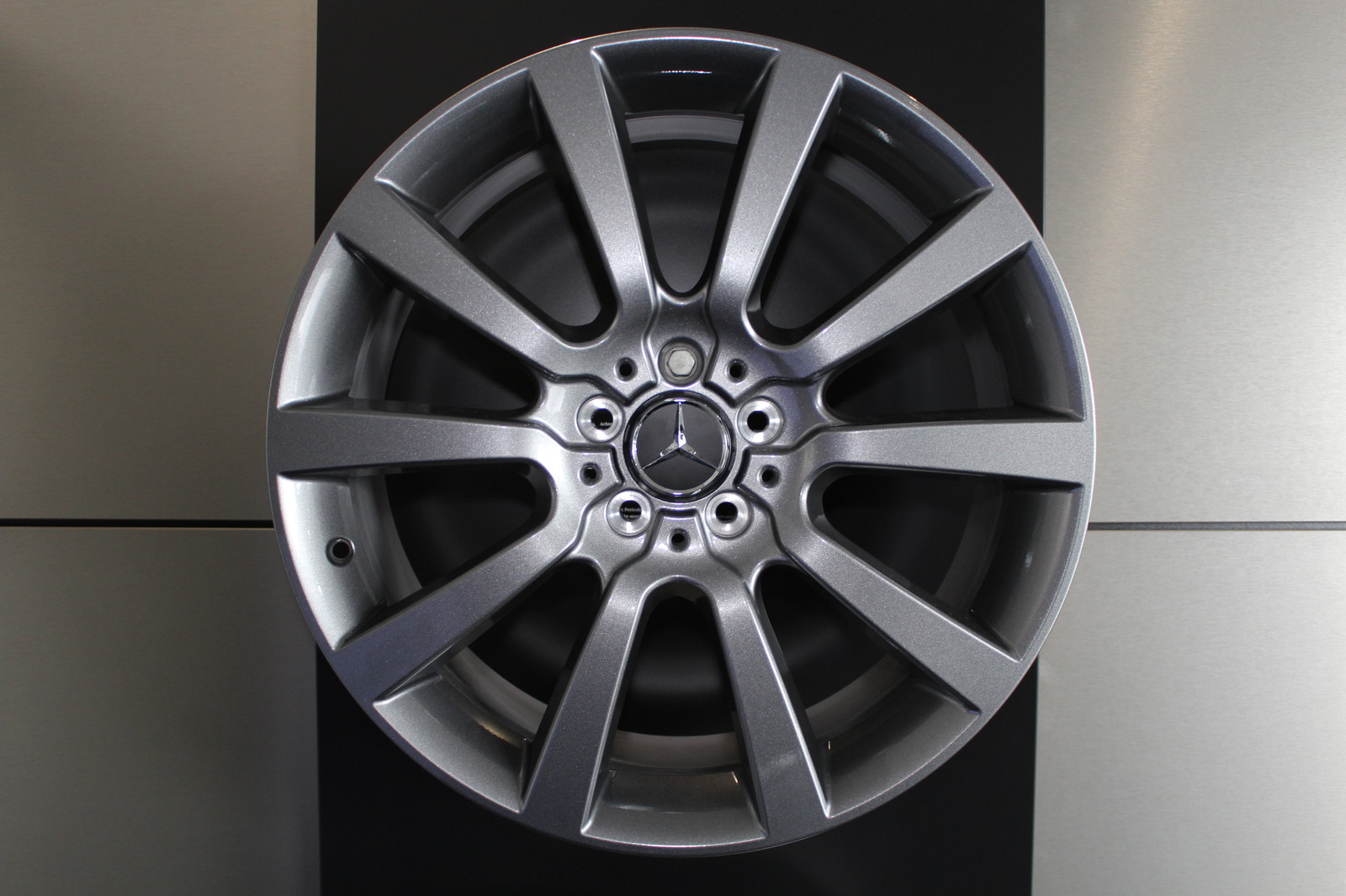 Genuine MercedesBenz AMG Gloss Black Alloy Wheel Centre Caps X4