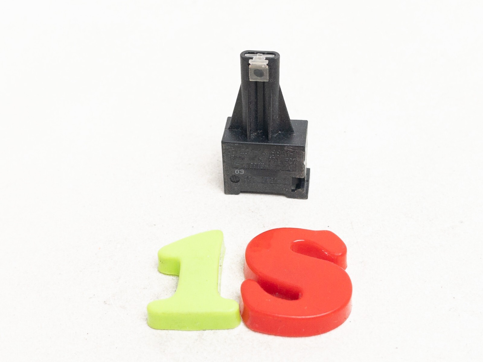 BMW UNDER DASH DIAGNOSTIC INTERFACE MOST PLUG 1418801 1418803 OEM  