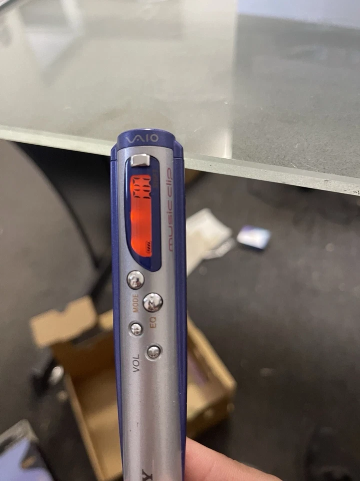 Sony VAIO Music Clip Personal Network Player MC-P10 MP3 Player - Image 4 of 4