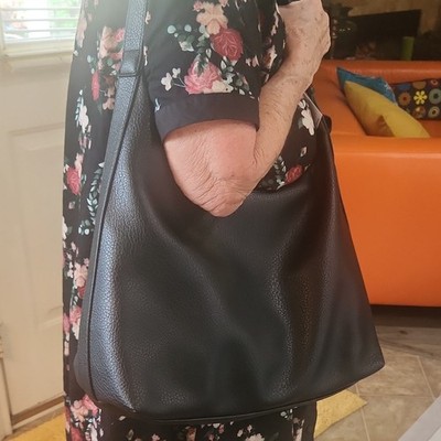 Old Navy Black Pebbled Hobo Shoulder Bag Zip Top Gold Hardware Lined