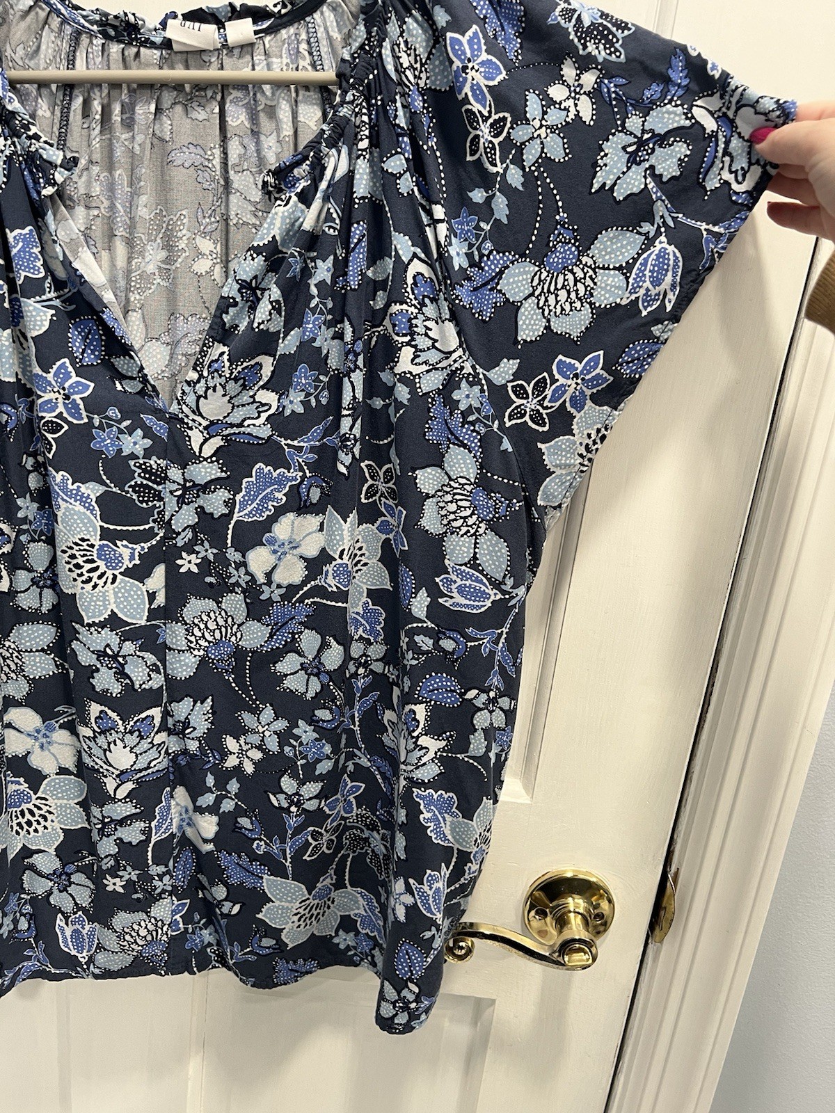 GAP Split V Neck Multi Blue & White Floral Short … - image 3