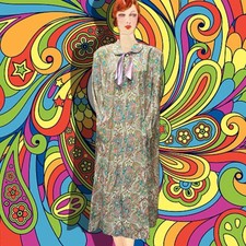 Vintage 1960s Saybury Paisley Print Muumuu Housedress Robe Lavender Tie Large