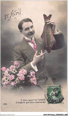 AHYP9-0729 - Parties - Premier Avril - Portrait D'Un Homme Tenant Un Poisson