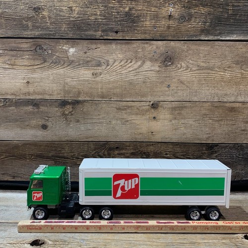 1980s ERTL, 7UP Semi Truck & Trailer, #3622, Pressed Steel, Made in USA - Picture 4 of 8