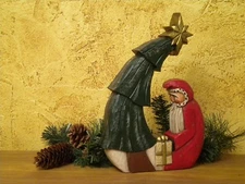 Crescent Gift Giver by Whispering Pines Carving