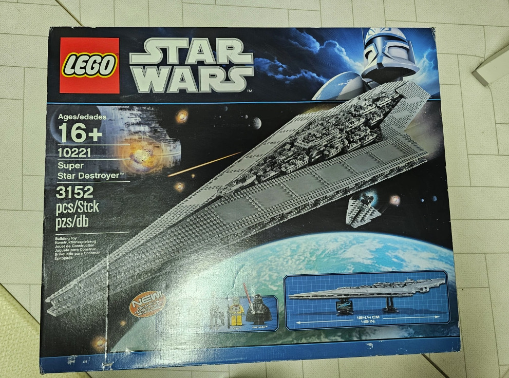 Lego 10221 Star Wars UCS Super Star Destroyer 2011 Brand Opene NIB New/Sealed